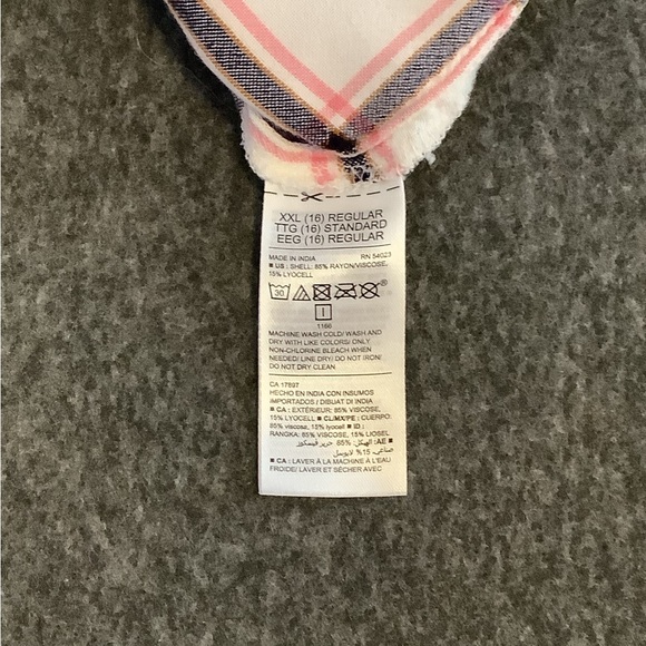 Old Navy (Girl’s) Boyfriend Button Down Shirt - Picture 6 of 6